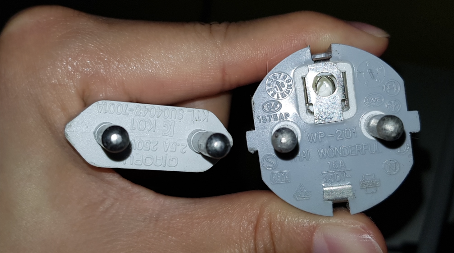 the direction of the outlet 2